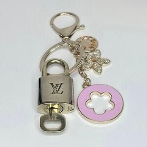 Louis Vuitton Lock & Key Set #303 w/ a Pink & Gold Clover Charm Keychain
